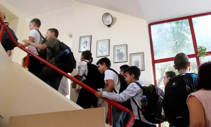 “Kontroll nxënësve te dera”, policia bën planin e sigurisë, do mbyllen lokalet afër shkollave
