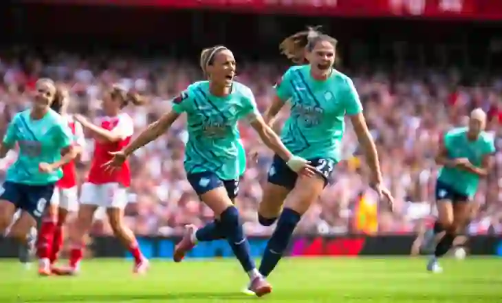 Kosovare Asllani shënon golin e parë historik për London City Lionesses në Superleague