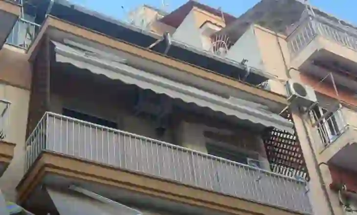 Krim në familje/ Vëllai mbyt motrën me qese, merr policinë dhe i rrëfen krimin