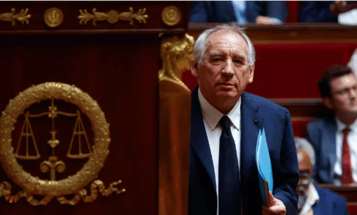 Krizë politike në Francë, kryeministri François Bayrou humbet votëbesimin