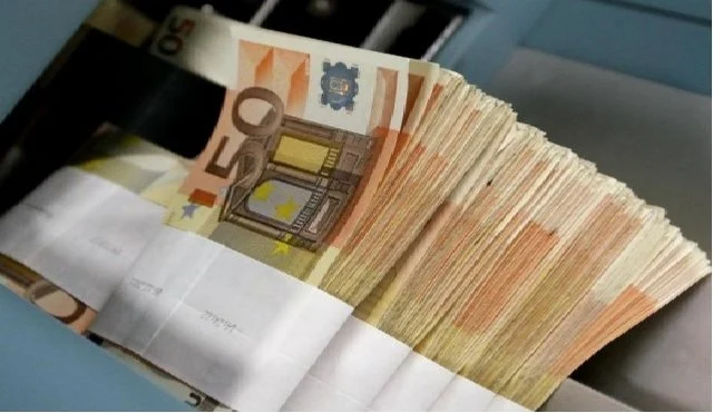 Kufizohen pagesat cash te ‘exchange’-t, nuk mund të blesh euro me këtë vlerë