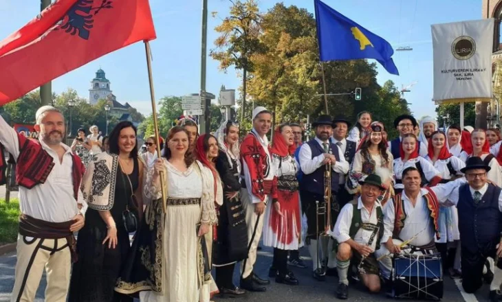 Kultura shqiptare në Oktoberfest! Kostumet tradicionale parakalojnë në Mynih