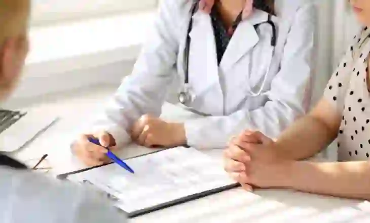 Kur leukocitet rriten ose bien: Shenja të infeksionit apo paralajmërim për sëmundje më të rënda