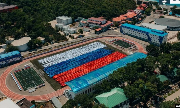 Ky është kampi rus ku fëmijët e rrëmbyer ukrainas besohet se prodhuan dronë