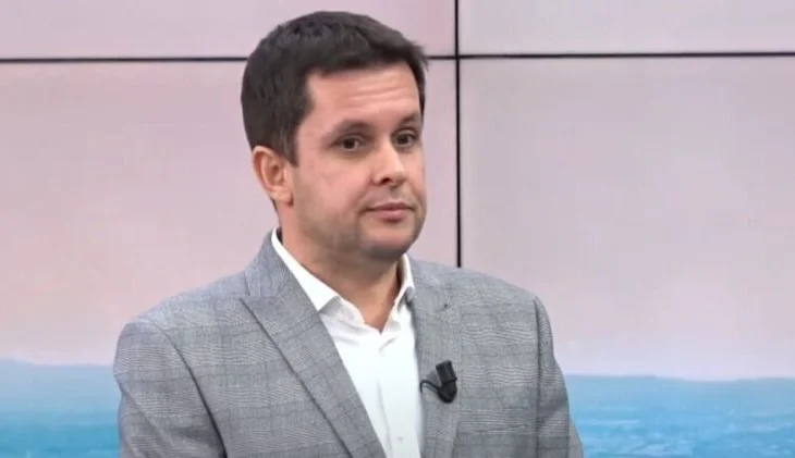 “Ky komb po vdes”, apeli i fortë i Alimehmetit për bashkimin e opozitës: S’ka më kohë për grindje, duhet një…