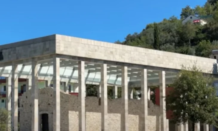 Lezha magjeps turistët e huaj/ Varri i Skënderbeut, atraksioni kryesor