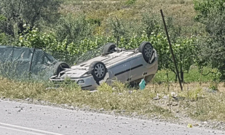Librazhd/ Humb kontrollin e makinës në kthesë dhe rrokulliset rreth 100 metra, dyshohet se shkak u bë gjendja e rrugës