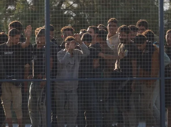 Ligji i ri i emigracionit në Greqi/ Azilkërkuesit e refuzuar do dëbohen! Burg për qëndrimin e paligjshëm