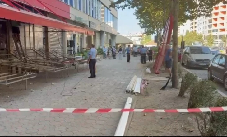Lirimi i hapësirave publike, vijon aksioni në Vlorë, hiqen tendat dhe karriget në rrugët dytësore