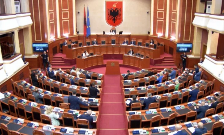 Live/ Nis seanca e parë e legjislaturës së XI-të, pritet të betohen 140 deputetët dhe të zgjidhet kryetari i ri!