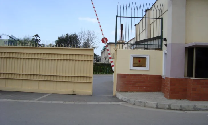 Lojërat e fatit të të birit fundosën ish-drejtorin e SHISH. Bisedat: Punon plaku në SHIK
