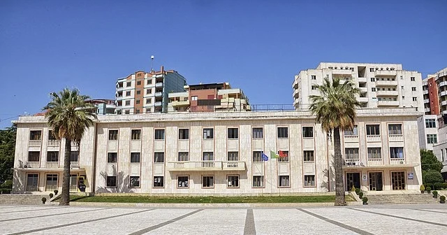 Lushnjë – Emra të rinj në krye të drejtorive të Bashkisë