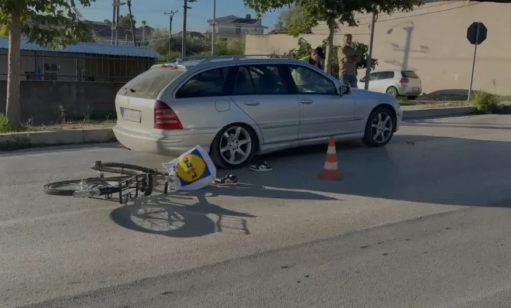 Makina del nga rruga në unazën e Fierit, përplas kalimtarit që po lëviste me biçikletë