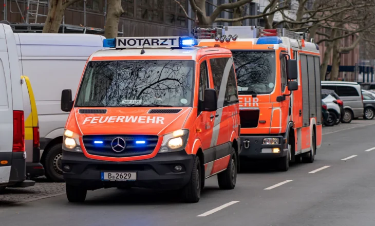 Makina godet këmbësorët në Gjermani, lëndohen tre fëmijë dhe shoqëruesi i tyre