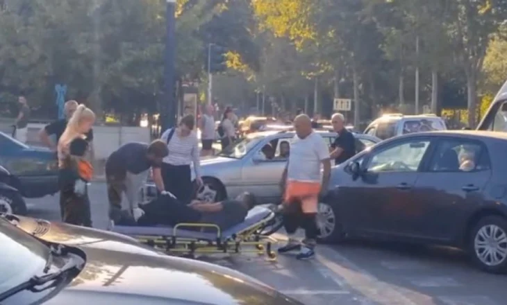 Makina përplas biçikletën në Tiranë, plagoset një person