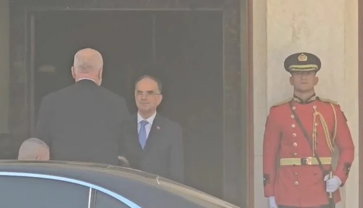 Mandatimi i qeverisë së re/ Rama mbërrin në Presidencë, pritet nga Begaj