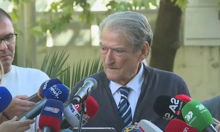 “Manja ka shtuar kostumet në gardërobën e tij”, Berisha vijon akuzat para SPAK: Balla liroi dy terroristët!