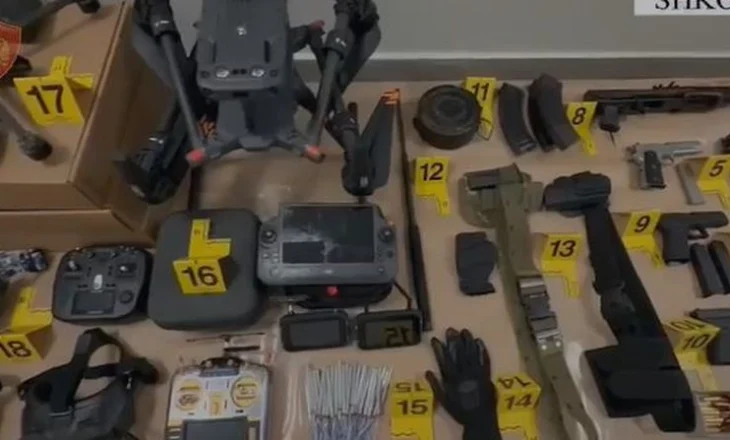 Masakra në Shkodër, shpallen në kërkim 2 bashkëpunëtorët/ Zbulohet arsenal armësh, dronë dhe kapsolla detonatorë