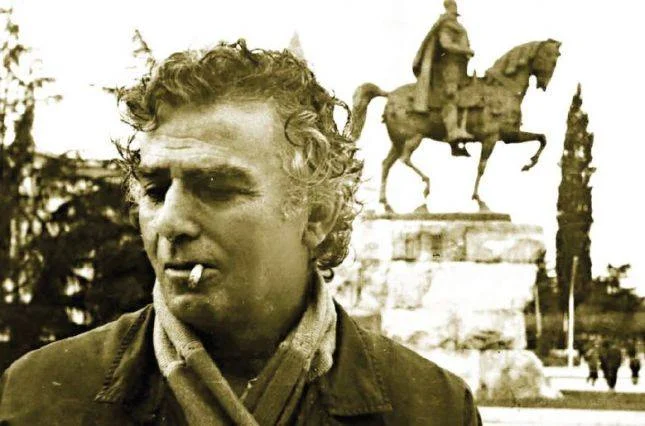 ‘Mbase ikim ikim ikim, nga dhomat e mbushura ofshamë’