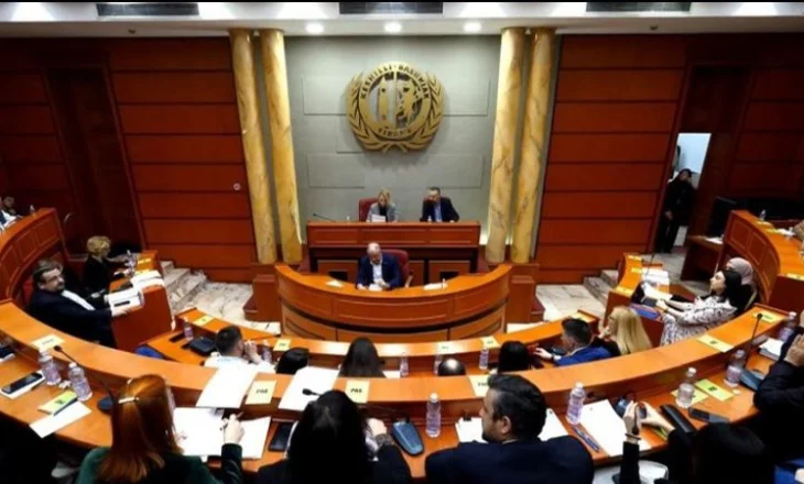 Mbledhja e Këshillit Bashkiak, eksperti: Veliaj ka të drejtë kushtetuese për t’u dëgjuar, qoftë edhe online