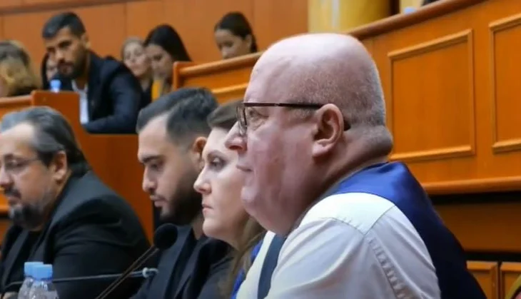 Mbledhja e Këshillit Bashkiak për shkarkimin e Veliajt, Genc Gjokutaj: Ju doni ta largoni se zbatoni udhra politike