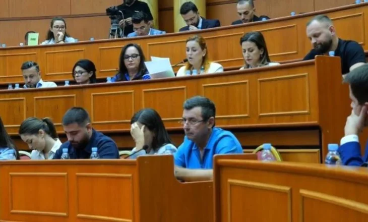 Mbledhja për shkarkimin e Veliajt, kush janë tre këshilltarët socialistë që mungojnë