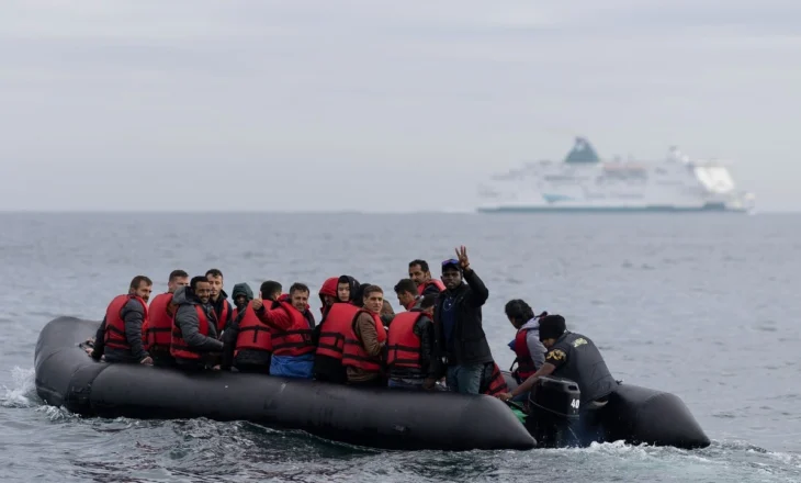 Mbretëria e Bashkuar nuk ndalet me planin e masave ndaj emigrantëve, ashpërsohen kushtet për të drejtën e qëndrimit