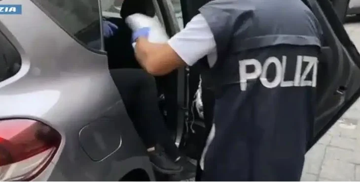 Me “Boss” dhe “Bugatti”, po trafikonte mbi 27 kg kokainë/ Pranga në Katania 47-vjeçari shqiptar! Ja çfarë e tradhtoi… (FOTOT)