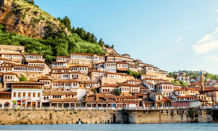 Më shumë kohë për projektet e turizmit dhe infrastrukturës/ Zgjatet afati i grantit të BERZH