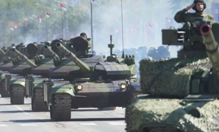Me tanke në rrugë! Serbia mban paradë ushtarake, në kohën e protestave antiqeveritare