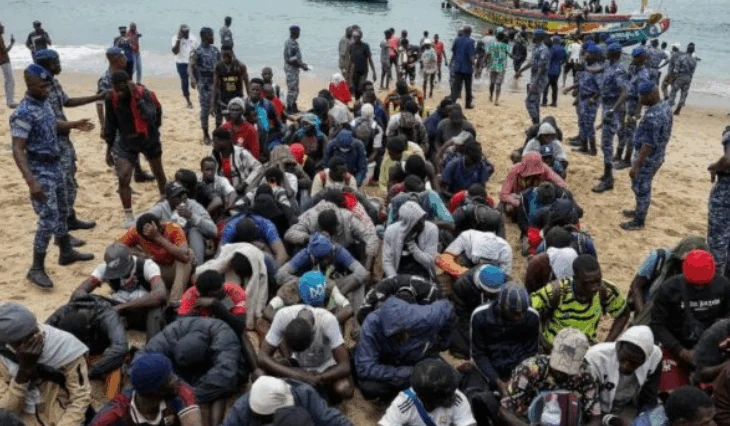 Merr flakë anija me emigrantë në Libi, humbin jetën 50 persona