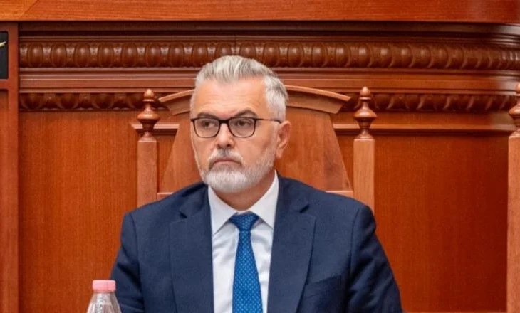 Ministri Gogu reagon pas seancës plenare: Kuvendi, jo peng i ‘kollotumbave’