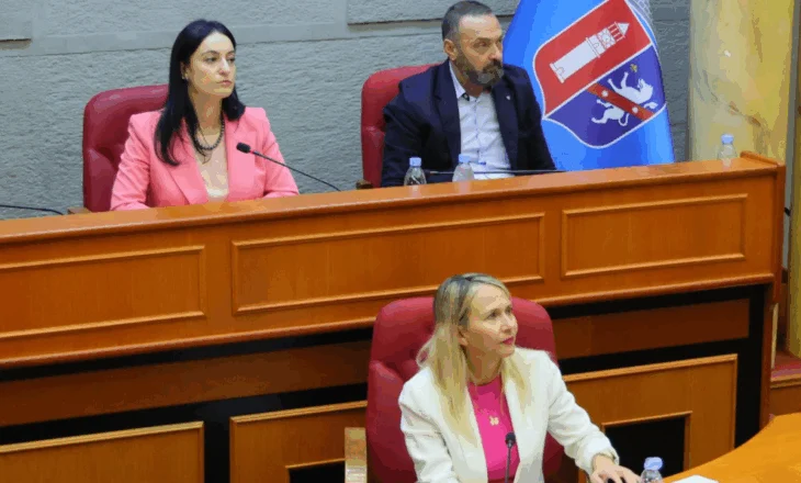 “Miratohet ndihma ekonomike dhe subvencionimi i qerasë për familjet në nevojë”, Ristani: 78 familje të tjera në Tiranë përfitojnë kredi të buta