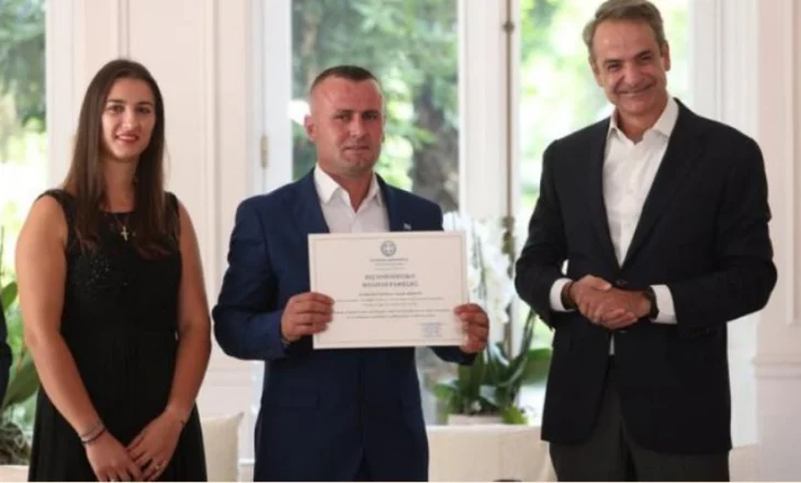 Mitsotakis i jep shtetësinë greke Levian Gogës, shqiptarit që hyri në lum të shpëtojë dy fëmijë