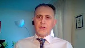 Mjeku Shapo: Ja 2 nënvariantet e Covid që po qarkullojnë! Zbulohet ‘misteri’ çfarë ndodh kur konsumojnë 8 gota ujë në ditë