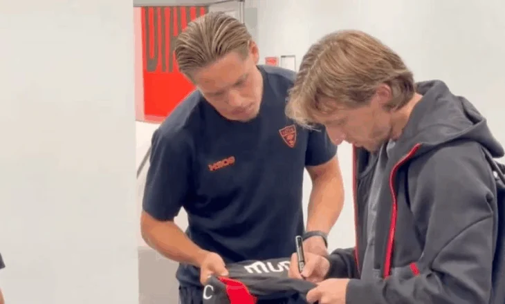 Modric i dhuron të riut Kovac një kujtim të paharrueshëm, për ta ruajtur përgjithmonë (video)