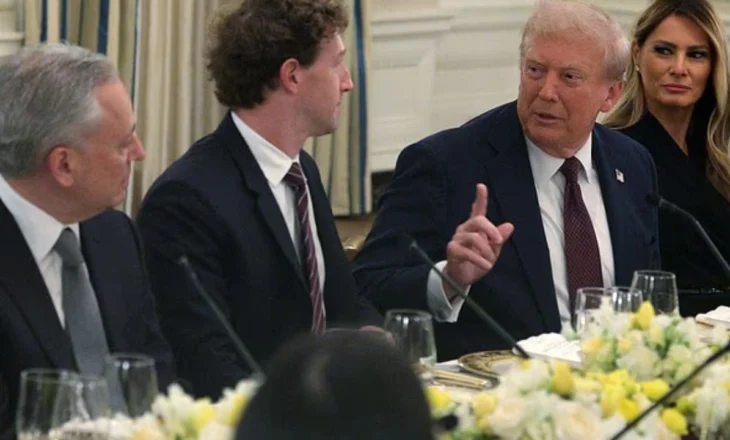 Moment i sikletshëm në darkën me miliarderët e teknologjisë/ Trump pyet për investimet në SHBA, Zuckerberg i përgjigjet: Nuk e dija se çfarë…