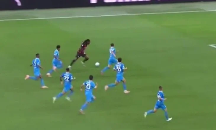 Momenti që mund t’ju ketë shpëtuar, 7 lojtarë të Napoli-t me zor ndalojnë Leao-n (video)