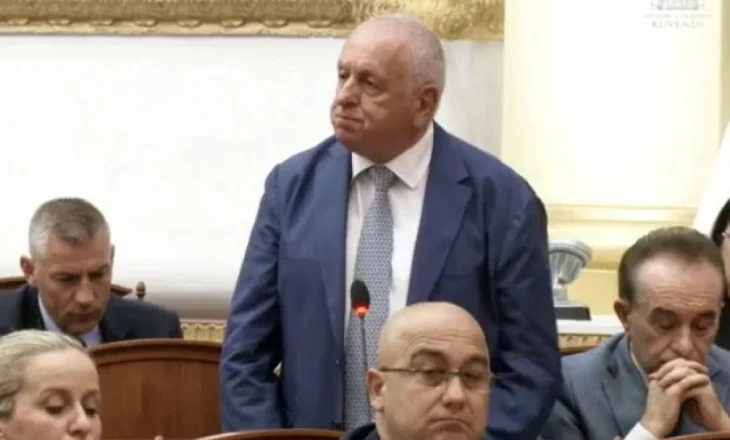 ‘Mos zbatoni urdhrat e autokratit’/ Shehu: Po e hidhni Kushtetutën në plehra! Po largohemi nga Europa