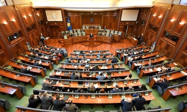 Moskonstituimi i Kuvendit të Kosovës, Kushtetuesja jep vendimin, vendos 12 ditë afat