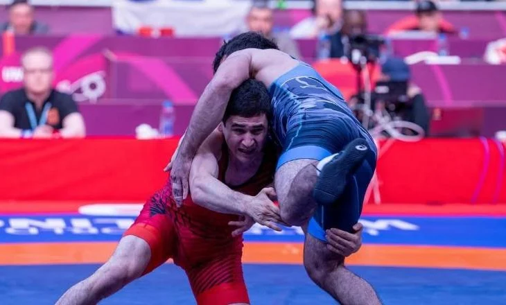 Mundje/ Valiev nderon Shqipërinë në Botëror, kualifikohet në finalen e madhe. Medalje e artë apo e argjendtë?