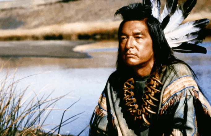 Ndërron jetë në moshën 73-vjeçare aktori i filmit ‘Dances with Wolves’, Graham Greene