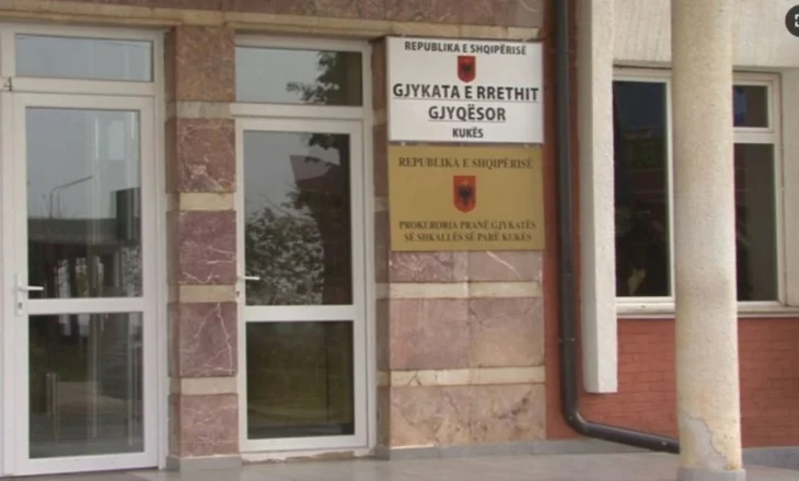 Ndërtoi 8 objekte pa leje dhe pishinë brenda rrethimit të banesës, arrestohet me urdhër të Prokurorisë së Kukësit një person