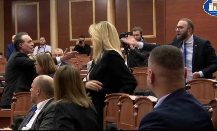 “Ndryshim ose humbje e radhës”, Luan Baçi kërkon largimin e drejtuesve pas 11 majit: Berisha ka qenë i vetmi që…