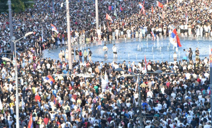 Ndryshimet në Kodin Penal, Bllokimi i rrugëve do të çojë në një vit burg, si Vuçiç planifikon të ndalojë protestat