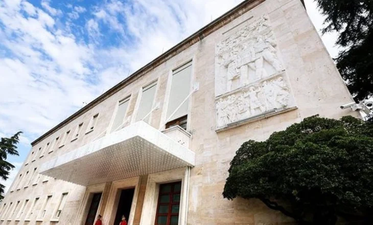 ‘Në luftë’ me flakët/ Këshilli i Ministrave: Shpërblim deri në 3 paga për “heronjtë” që luftuan me zjarret