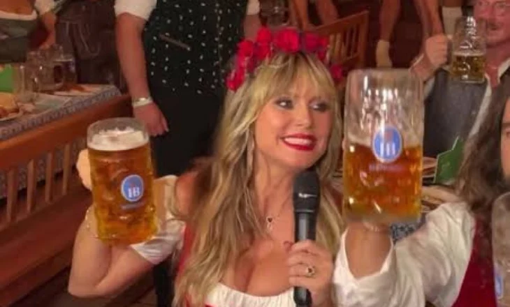 Në Oktoberfestin e Heidi Klumit, birrë pafund dhe ‘lederhosen’