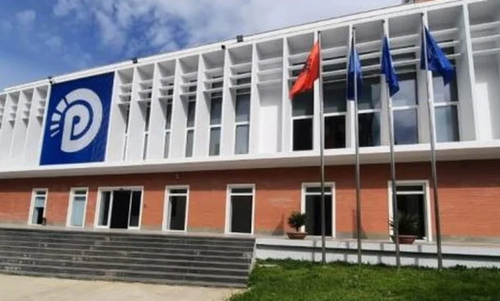 Në pritje të mbledhjes së Këshillit Bashkiak për Veliajn, Berisha mbledh “të vetët” në seli!