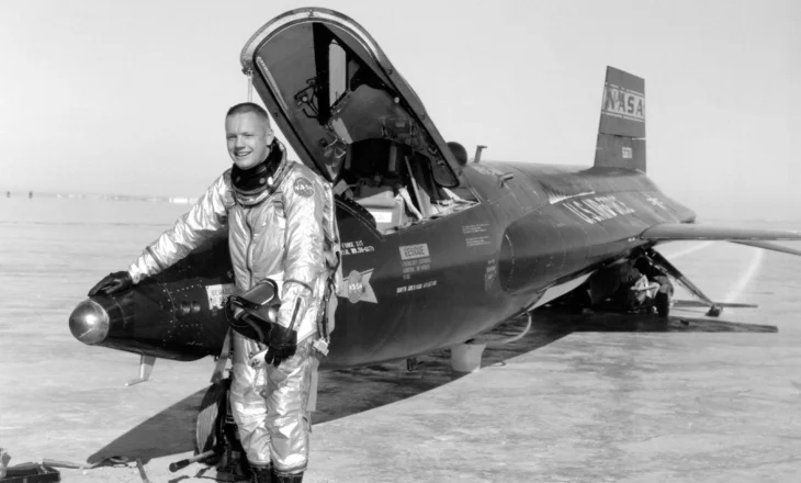 Neil Armstrong – Pionieri që i dha njerëzimit hapin më të madh