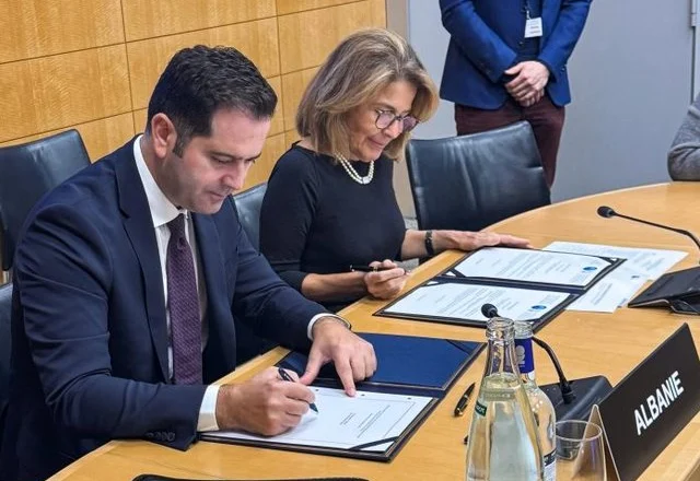 Nënshkruhet konventa që parandalon zhvendosjen e fitimeve në vende me tatim më të ulët